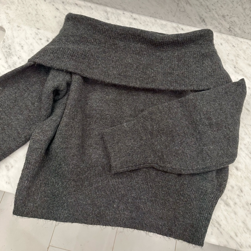 New H&M Gray Off-shoulder Sweater - Small